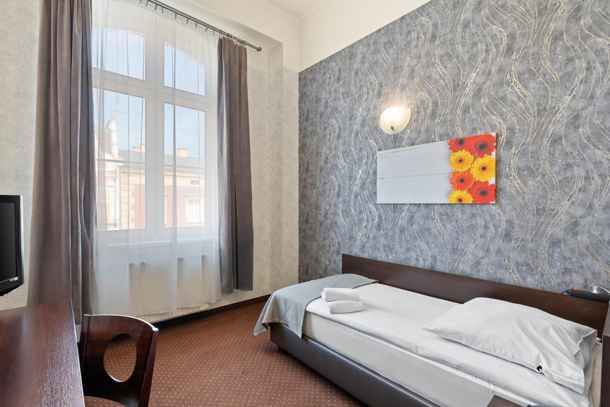 Hotel Diament Economy Gliwice Bagian luar foto